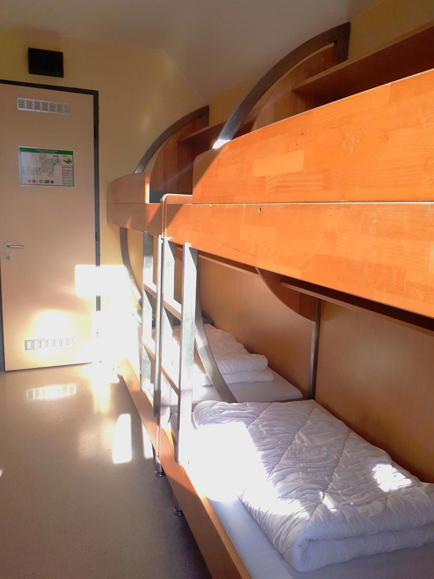 Sextruple Room