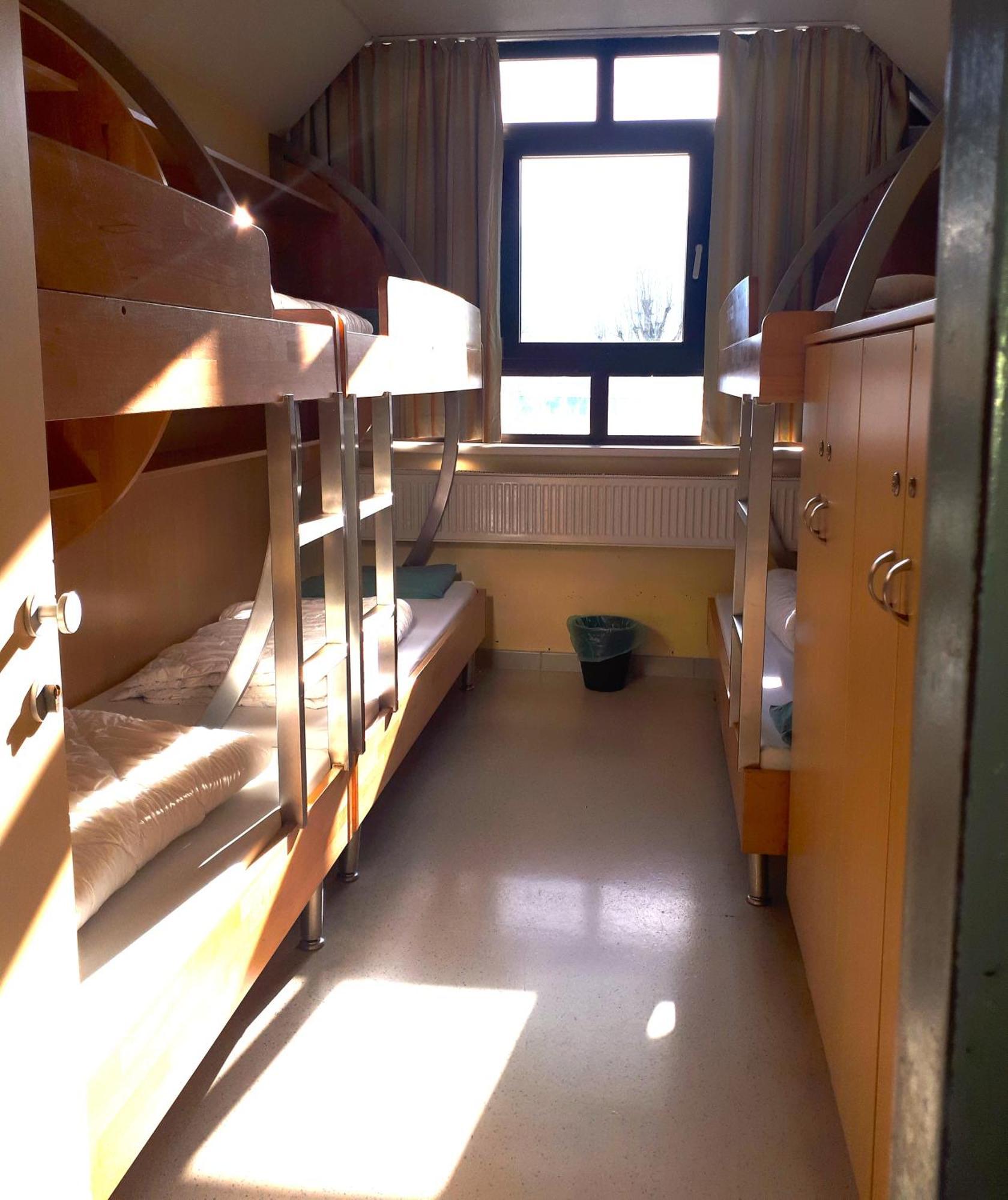 Sextruple Room